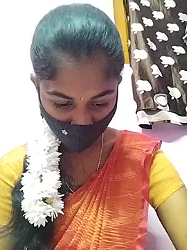 Snapshot of Tamil_Hot_RoyalQueen chatting on 04/18/26, 03:16 Tamil Hot RoyalQueen online show from 04/18/26, 03:16