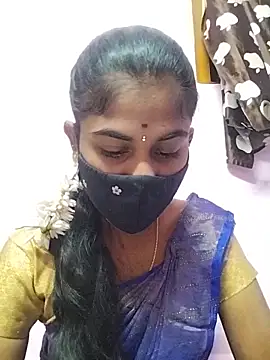 Snapshot of Tamil_Hot_RoyalQueen chatting on 04/21/26, 03:07 Tamil Hot RoyalQueen online show from 04/21/26, 03:07