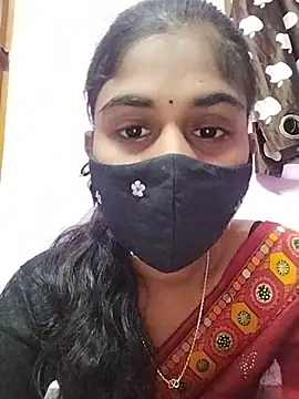 Snapshot of Tamil_Hot_RoyalQueen chatting on 04/24/26, 04:04 Tamil Hot RoyalQueen online show from 04/24/26, 04:04