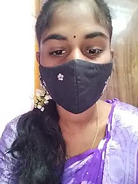 Snapshot of Tamil_Hot_RoyalQueen chatting on 04/26/26, 04:21 Tamil Hot RoyalQueen online show from 04/26/26, 04:21