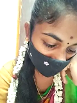 Snapshot of Tamil_Hot_RoyalQueen chatting on 04/28/26, 02:27 Tamil Hot RoyalQueen online show from 04/28/26, 02:27
