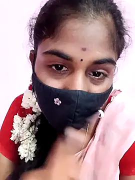 Snapshot of Tamil_Hot_RoyalQueen chatting on 04/29/26, 05:30 Tamil Hot RoyalQueen online show from 04/29/26, 05:30