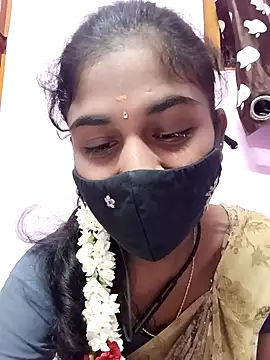 Snapshot of Tamil_Hot_RoyalQueen chatting on 05/10/26, 05:18 Tamil Hot RoyalQueen online show from 05/10/26, 05:18