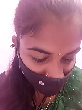 Snapshot of Tamil_Hot_RoyalQueen chatting on 05/20/26, 11:05 Tamil Hot RoyalQueen online show from 05/20/26, 11:05