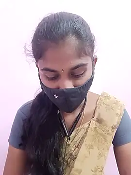 Snapshot of Tamil_Hot_RoyalQueen chatting on 05/25/26, 04:57 Tamil Hot RoyalQueen online show from 05/25/26, 04:57