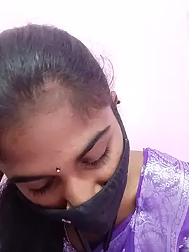 Snapshot of Tamil_Hot_RoyalQueen chatting on 06/07/26, 06:33 Tamil Hot RoyalQueen online show from 06/07/26, 06:33