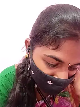 Snapshot of Tamil_Hot_RoyalQueen chatting on 06/10/26, 04:56 Tamil Hot RoyalQueen online show from 06/10/26, 04:56