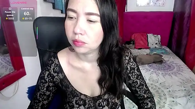 Snapshot of juliet_noir chatting on 06/10/26, 12:15 juliet noir online show from 06/10/26, 12:15