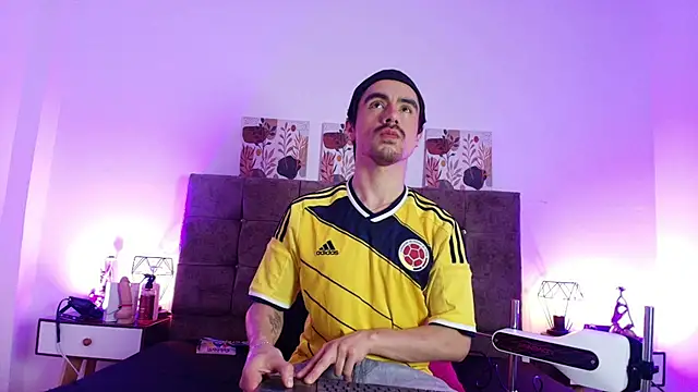 Ethan Briggs  online show from 06/18/26, 03:40