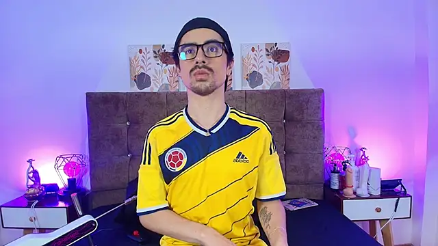 Ethan Briggs  online show from 07/04/26, 04:07