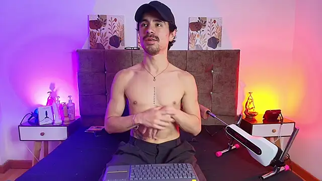 Ethan Briggs  online show from 07/20/26, 03:43