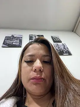 Snapshot of Pretty__Milf chatting on 03/15/26, 09:59 Pretty Milf online show from 03/15/26, 09:59
