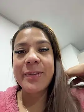 Snapshot of Pretty__Milf chatting on 03/16/26, 09:35 Pretty Milf online show from 03/16/26, 09:35