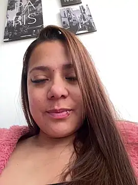 Snapshot of Pretty__Milf chatting on 04/01/26, 01:34 Pretty Milf online show from 04/01/26, 01:34