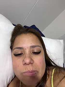 Snapshot of Pretty__Milf chatting on 04/05/26, 11:24 Pretty Milf online show from 04/05/26, 11:24