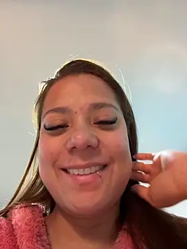 Snapshot of Pretty__Milf chatting on 04/12/26, 10:20 Pretty Milf online show from 04/12/26, 10:20