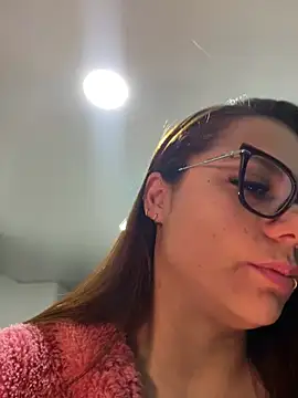 Snapshot of Pretty__Milf chatting on 04/29/26, 09:24 Pretty Milf online show from 04/29/26, 09:24