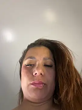 Snapshot of Pretty__Milf chatting on 06/05/26, 01:28 Pretty Milf online show from 06/05/26, 01:28