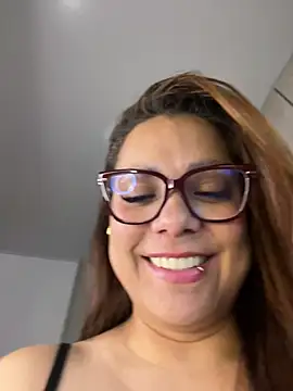 Snapshot of Pretty__Milf chatting on 06/10/26, 12:59 Pretty Milf online show from 06/10/26, 12:59