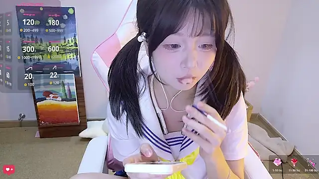 Snapshot of Qiqiiii-05 chatting on 06/12/26, 11:53 Qiqiiii-05 online show from 06/12/26, 11:53