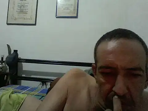Snapshot of guevo14cm3 chatting on 02/21/26, 10:05 guevo14cm3 online show from 02/21/26, 10:05
