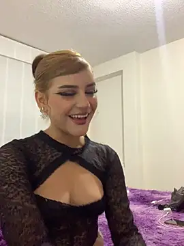 Snapshot of ivy-777 chatting on 04/29/26, 01:10 ivy-777 online show from 04/29/26, 01:10