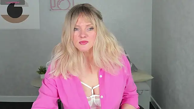 Snapshot of Victoria_Nelson chatting on 04/11/26, 01:21 Victoria Nelson online show from 04/11/26, 01:21