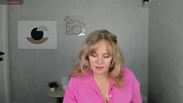 Snapshot of Victoria_Nelson chatting on 04/27/26, 01:14 Victoria Nelson online show from 04/27/26, 01:14