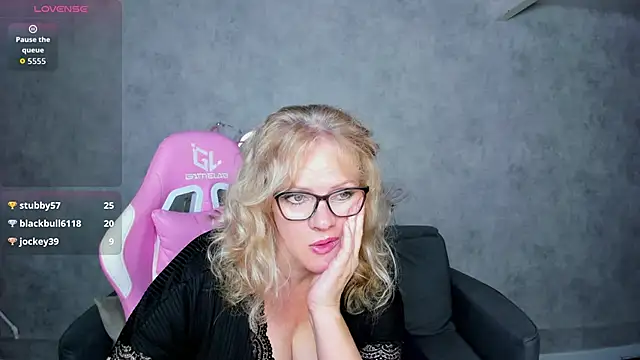 Snapshot of Victoria_Nelson chatting on 06/14/26, 02:24 Victoria Nelson online show from 06/14/26, 02:24