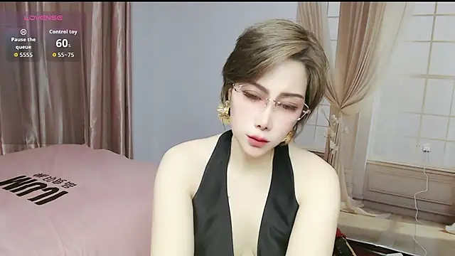 Snapshot of lucyyanyan chatting on 04/13/26, 12:21 lucyyanyan online show from 04/13/26, 12:21