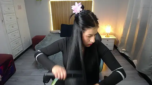 Snapshot of keileen_luna chatting on 03/04/26, 12:44 keileen luna online show from 03/04/26, 12:44
