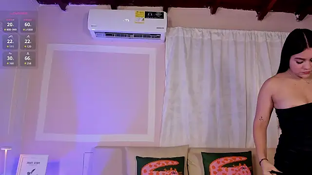 Snapshot of liaamoon_ chatting on 05/01/26, 12:43 liaamoon online show from 05/01/26, 12:43