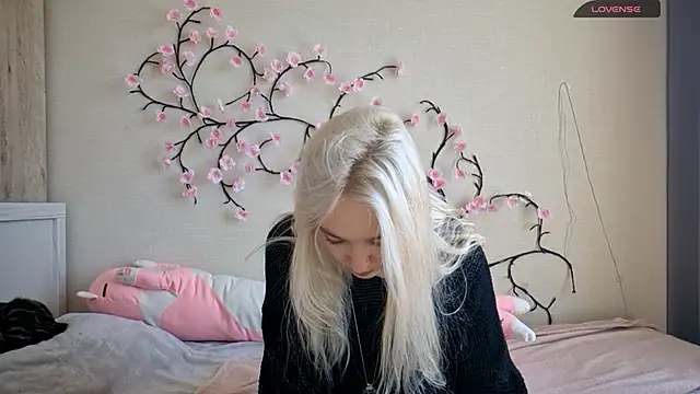 Snapshot of MisaMew chatting on 04/28/26, 09:47 MisaMew online show from 04/28/26, 09:47