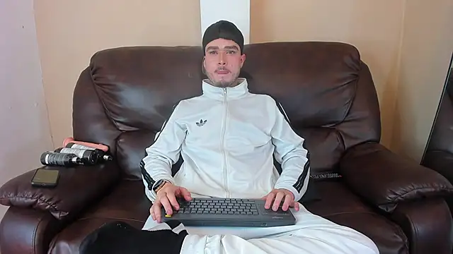 Snapshot of Salvattore_Muller chatting on 04/09/26, 12:32 Salvattore Muller online show from 04/09/26, 12:32