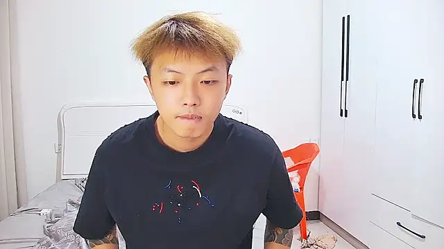 Chocolates-001 online show from 06/11/26, 03:54