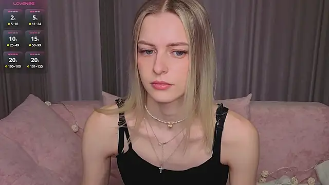 Snapshot of kittie_like18 chatting on 03/25/26, 01:00 kittie like18 online show from 03/25/26, 01:00