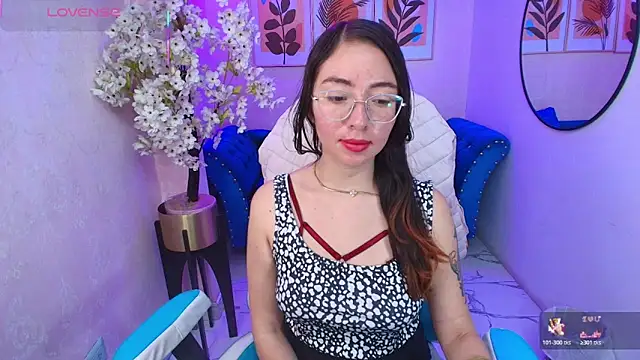 Snapshot of Veronica_miiller chatting on 04/25/26, 07:00 Veronica miiller online show from 04/25/26, 07:00
