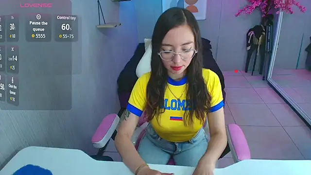 Veronica miiller online show from 06/23/26, 07:12