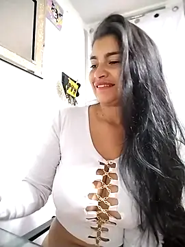 Snapshot of Scarlett_Hot69 chatting on 05/13/26, 07:50 Scarlett Hot69 online show from 05/13/26, 07:50