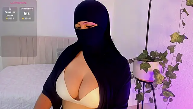 Snapshot of _Amirah chatting on 02/26/26, 07:35 Amirah online show from 02/26/26, 07:35