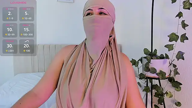 Snapshot of _Amirah chatting on 03/05/26, 06:15 Amirah online show from 03/05/26, 06:15
