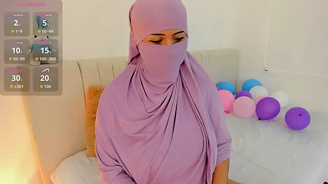 Snapshot of _Amirah chatting on 04/15/26, 06:48 Amirah online show from 04/15/26, 06:48