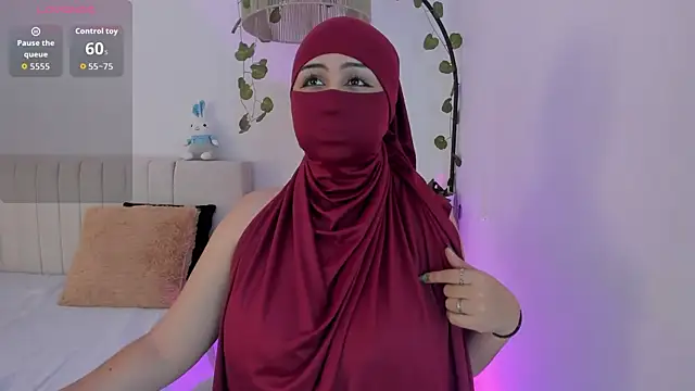 Snapshot of _Amirah chatting on 05/19/26, 06:47 Amirah online show from 05/19/26, 06:47