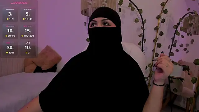 Snapshot of _Amirah chatting on 05/26/26, 06:04 Amirah online show from 05/26/26, 06:04