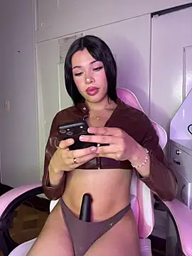 Snapshot of DollCamila chatting on 04/20/26, 02:31 DollCamila online show from 04/20/26, 02:31