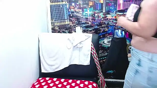 Snapshot of tila_nastyy chatting on 04/25/26, 01:25 tila nastyy online show from 04/25/26, 01:25