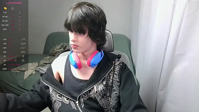 Snapshot of LeonBoykisser chatting on 02/26/26, 08:35 LeonBoykisser online show from 02/26/26, 08:35