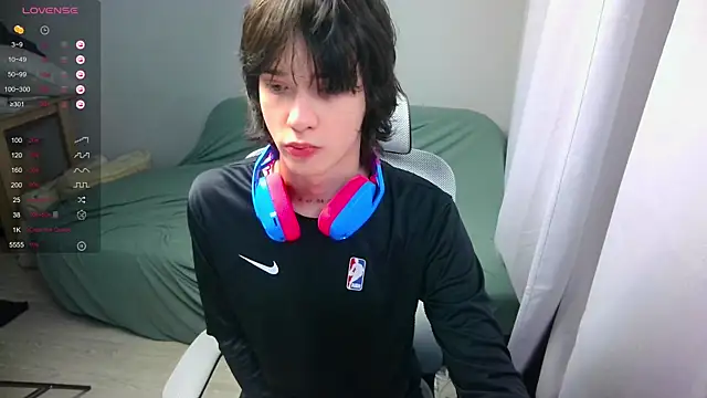 Snapshot of LeonBoykisser chatting on 03/03/26, 05:19 LeonBoykisser online show from 03/03/26, 05:19