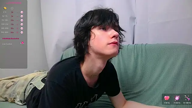 Snapshot of LeonBoykisser chatting on 03/07/26, 12:57 LeonBoykisser online show from 03/07/26, 12:57