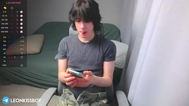 Snapshot of LeonBoykisser chatting on 03/16/26, 10:08 LeonBoykisser online show from 03/16/26, 10:08